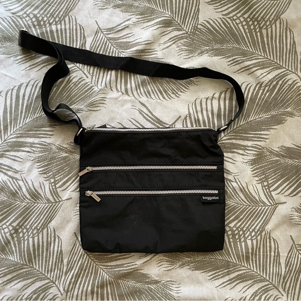 Baggallini Crossbody Multi-pocket Purse